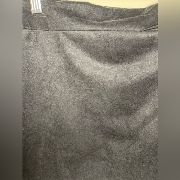 ⭐️ Dark charcoal gray/black mini skirt. NWOT Fashion Nova. Large. - Picture 4 of 8